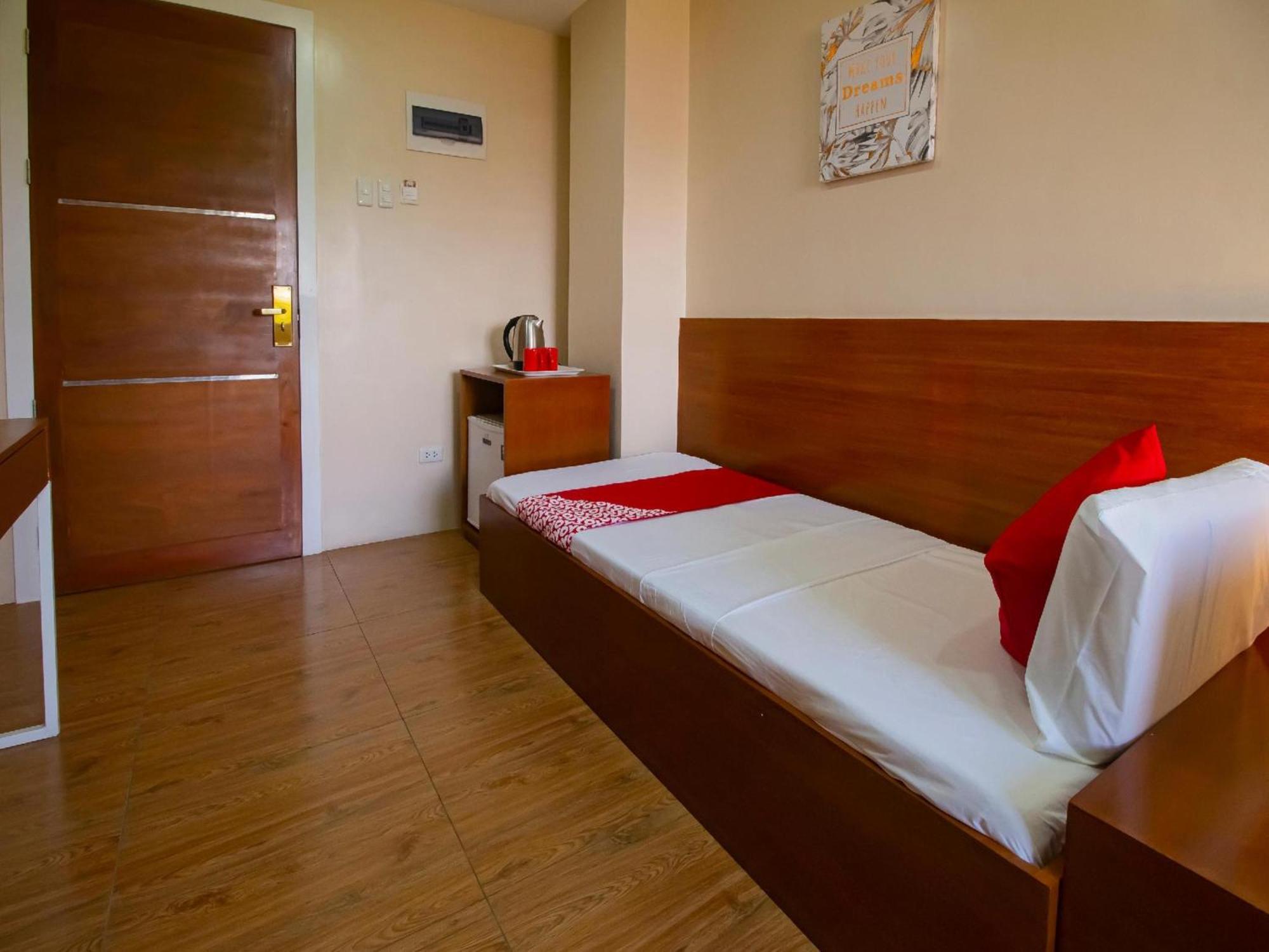 Super Oyo 832 The Teepee Place Hostel & Residence Inn Cebu Buitenkant foto