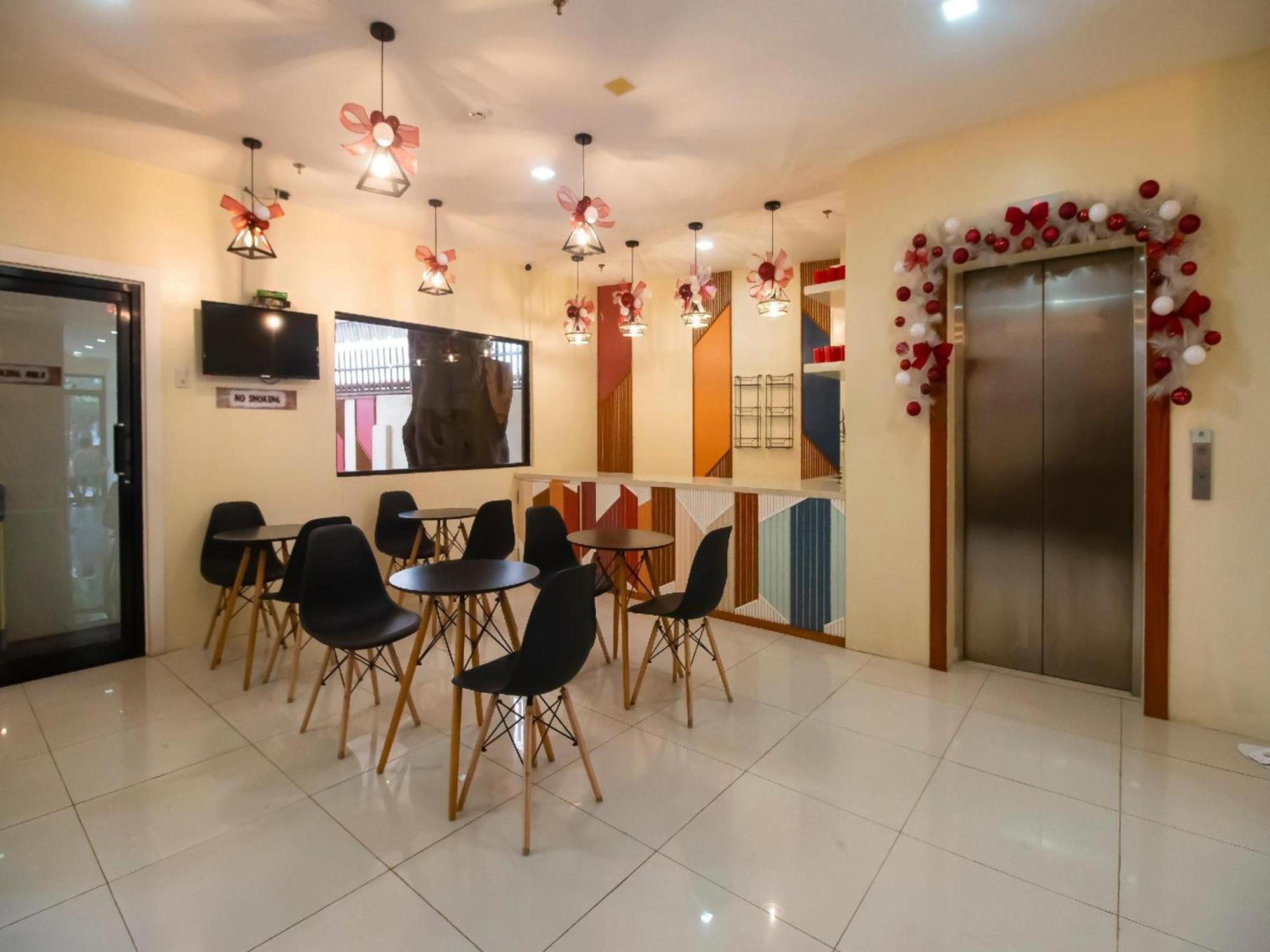 Super Oyo 832 The Teepee Place Hostel & Residence Inn Cebu Buitenkant foto